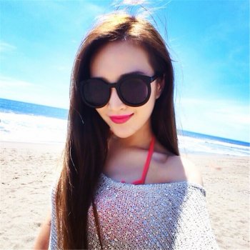 长发气质美女Elvareny甜美私房照图片