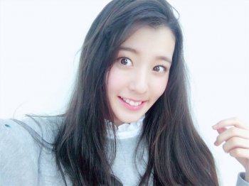 日本泳装模特宫原华音甜美私房照
