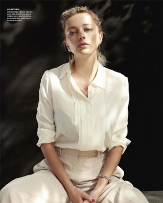 美国性感模特卡洛琳写真秀出迷人身材