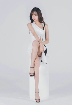 极品美模修身长裙显露性感迷人身材写真图片