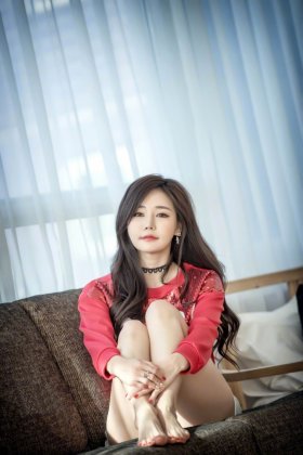 性感高跟鞋热裤美女模特风骚迷人私房写真