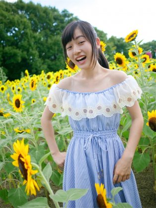 日本清纯妹子铃木茜音户外图片