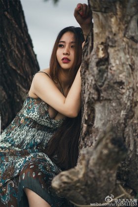 性感御姐九釉妩媚写真图片