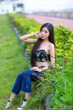 气质美女UU阿文微博性感图片