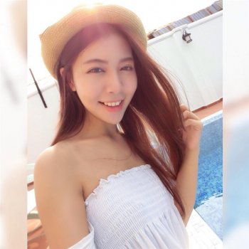 网络美女李美云最新自拍图片