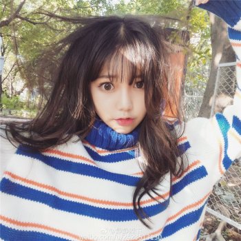 90后萌妹子曹若涵迷人自拍照