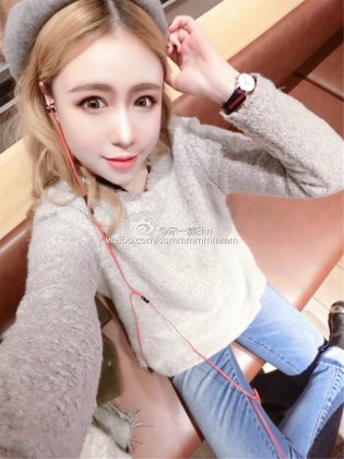 美女模特宋一霖微博晒自拍照