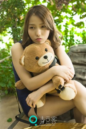 混血小美女哈拿户外清纯写真