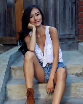 外国冷艳美女Anna Xiao展现完美曲线图片