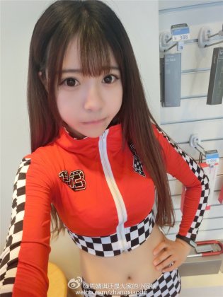 超嫩邻家少女张佳妮微博自拍照