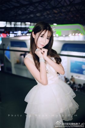 90后长发美女校花凹宝宝是钱串子写真照