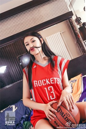 中国长发模特李函禹微博性感美图