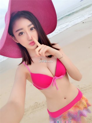 中国90后模特李倩Lucky比基尼美照