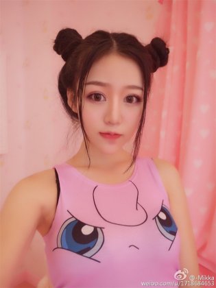 90后时尚美女模特Mikka性感迷人图片