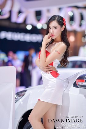 气质车展模特辛灵宝宝美图写真