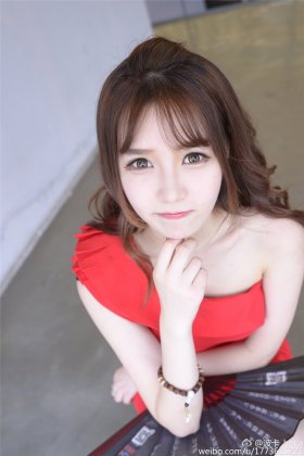 清纯靓丽的甜美妹子支伟婷自拍照