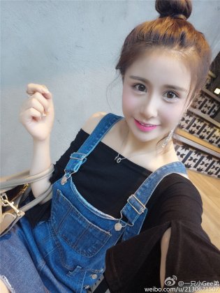 长发妹子方喆唯美迷人图片