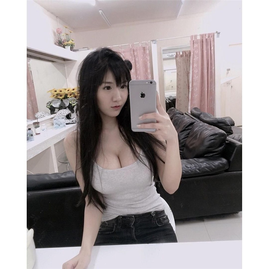 泰国网络美女Arisara Karbdecho性感自拍图片