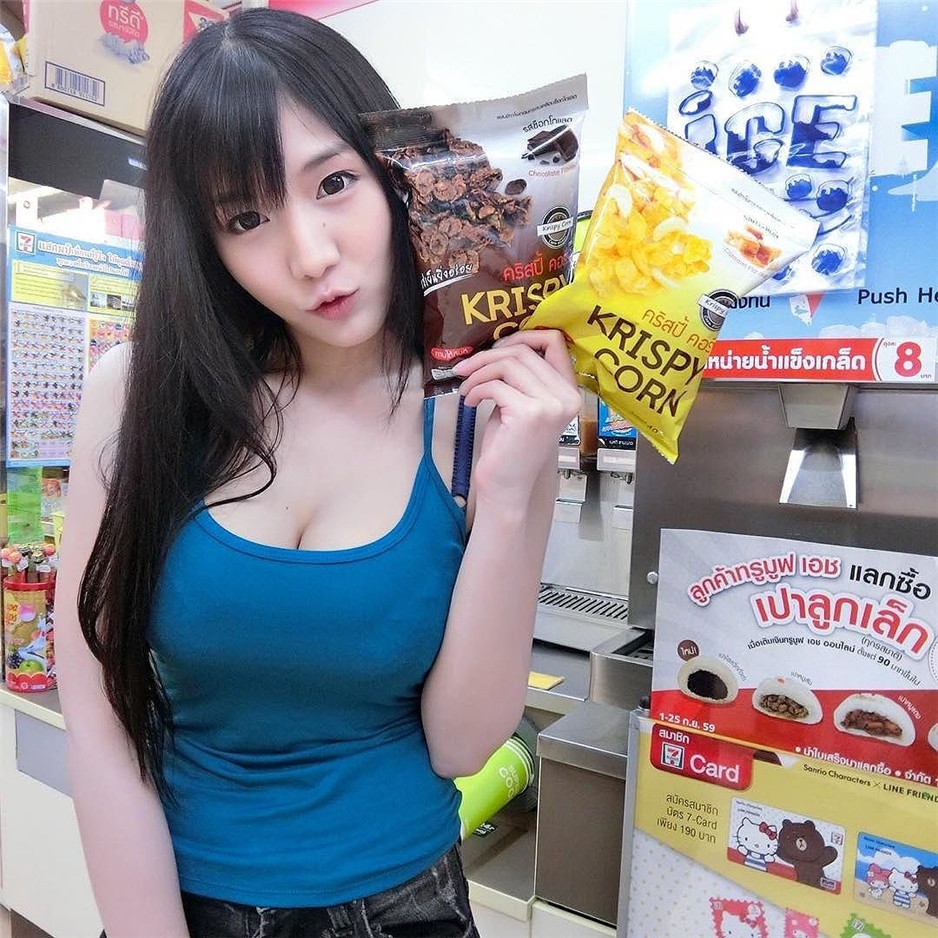 泰国网络美女Arisara Karbdecho性感自拍图片