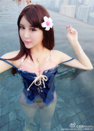 90后网络美女美熙MiuMiu自拍照片