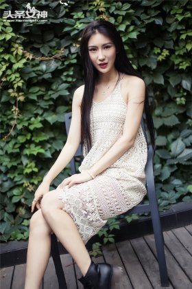 90后清纯美女关爱妮户外高清写真