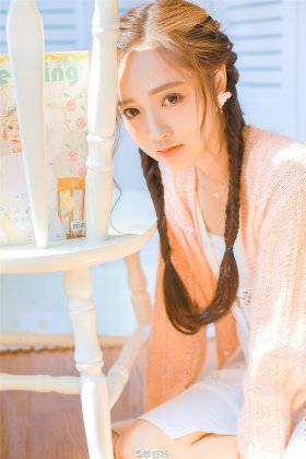 90后清纯甜美校花窦鹤鑫迷人图片