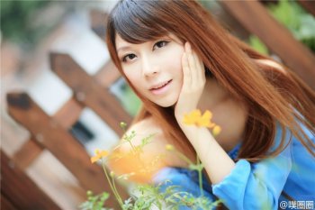 气质御姐噗圈圈春天户外甜美自拍照