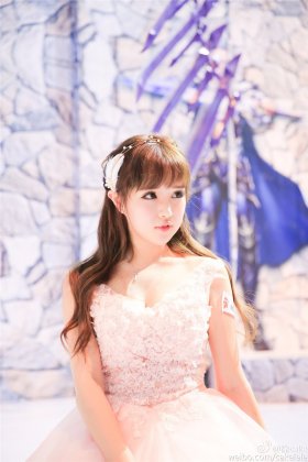 全民女神徐cake秀美胸生活照