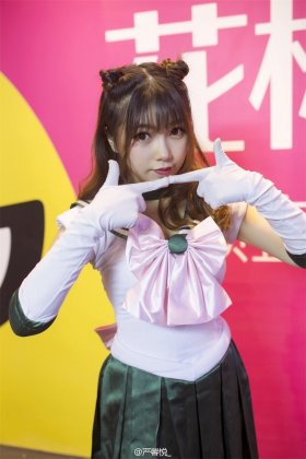 清纯邻家女孩严馨悦微博图片