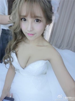 90后非主流大眼美女塞塞塞Ace自拍照