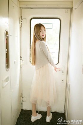 高挑嫩白长腿美女江羡璐SyLvia写真集
