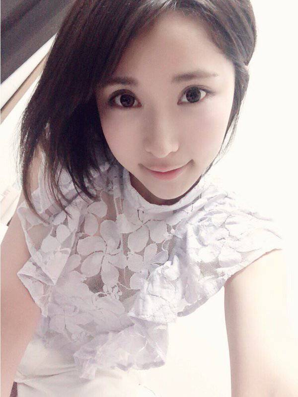 日本短发美少女桐生美希人气高涨