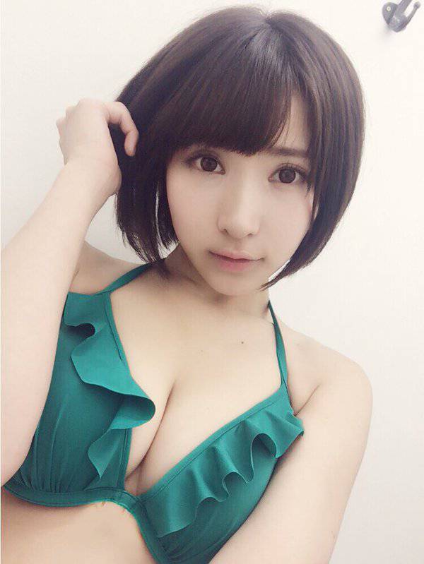 日本短发美少女桐生美希人气高涨