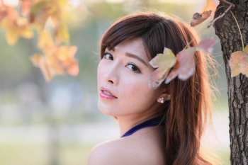 冰山美人廖坎蒂展清新气质外拍