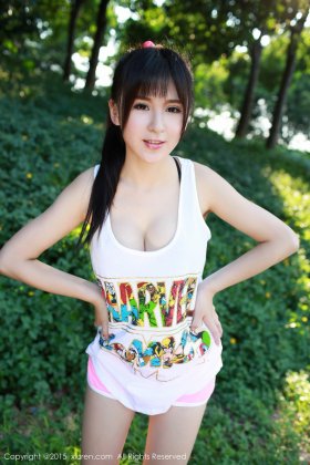 唐雨辰校园写真尽显清新性感