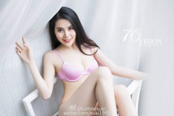 高挑嫩白美女Callmesuki迷人私房写真