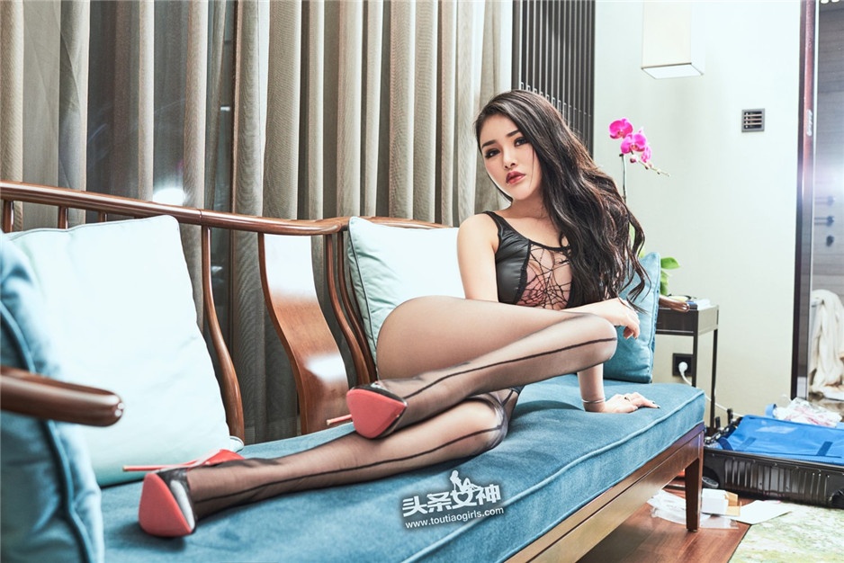 性感尤物陈宇曦黑丝美腿写真图