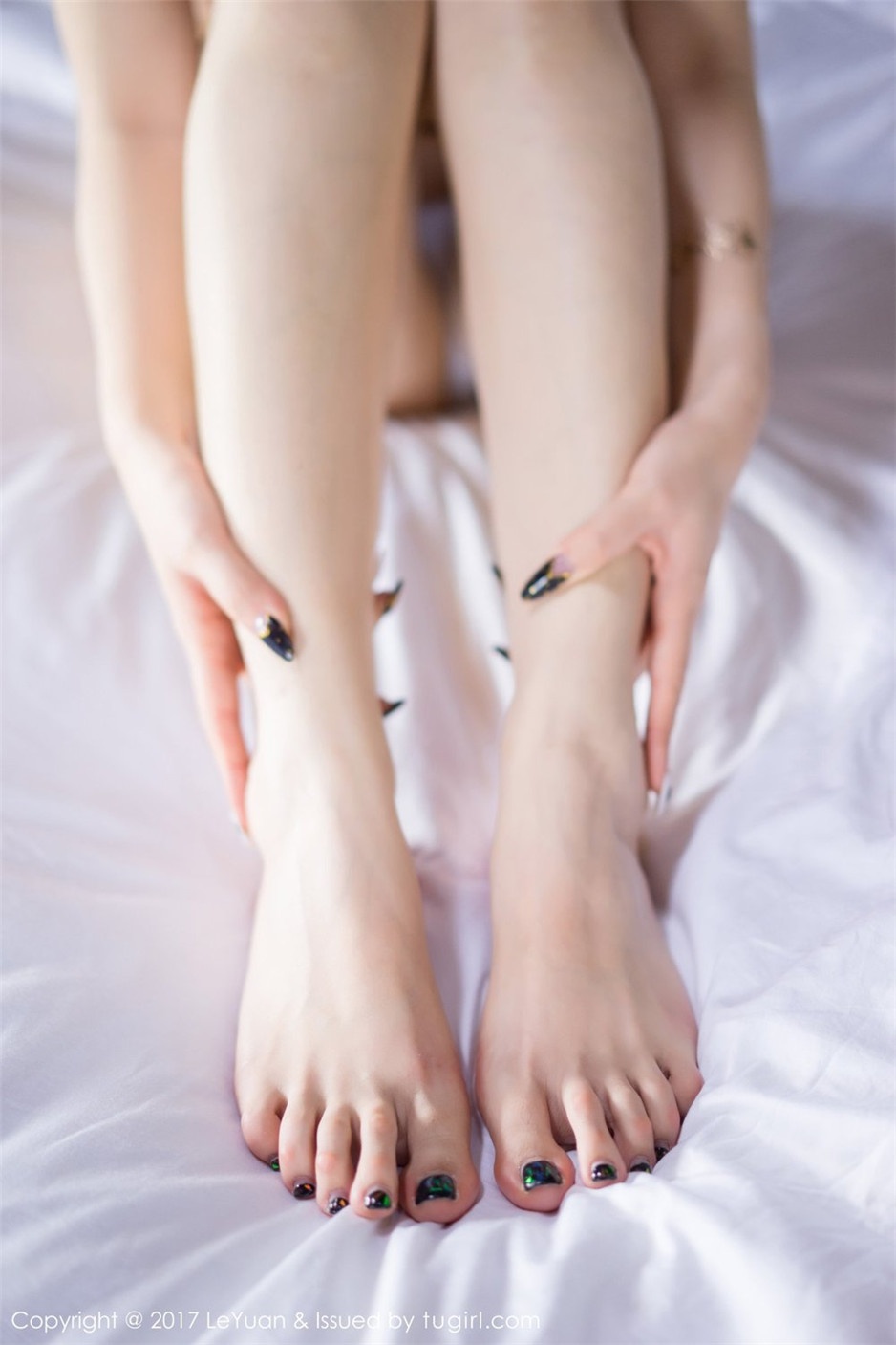 性感短发美女凯竹BuiBui撩人白色睡衣写真