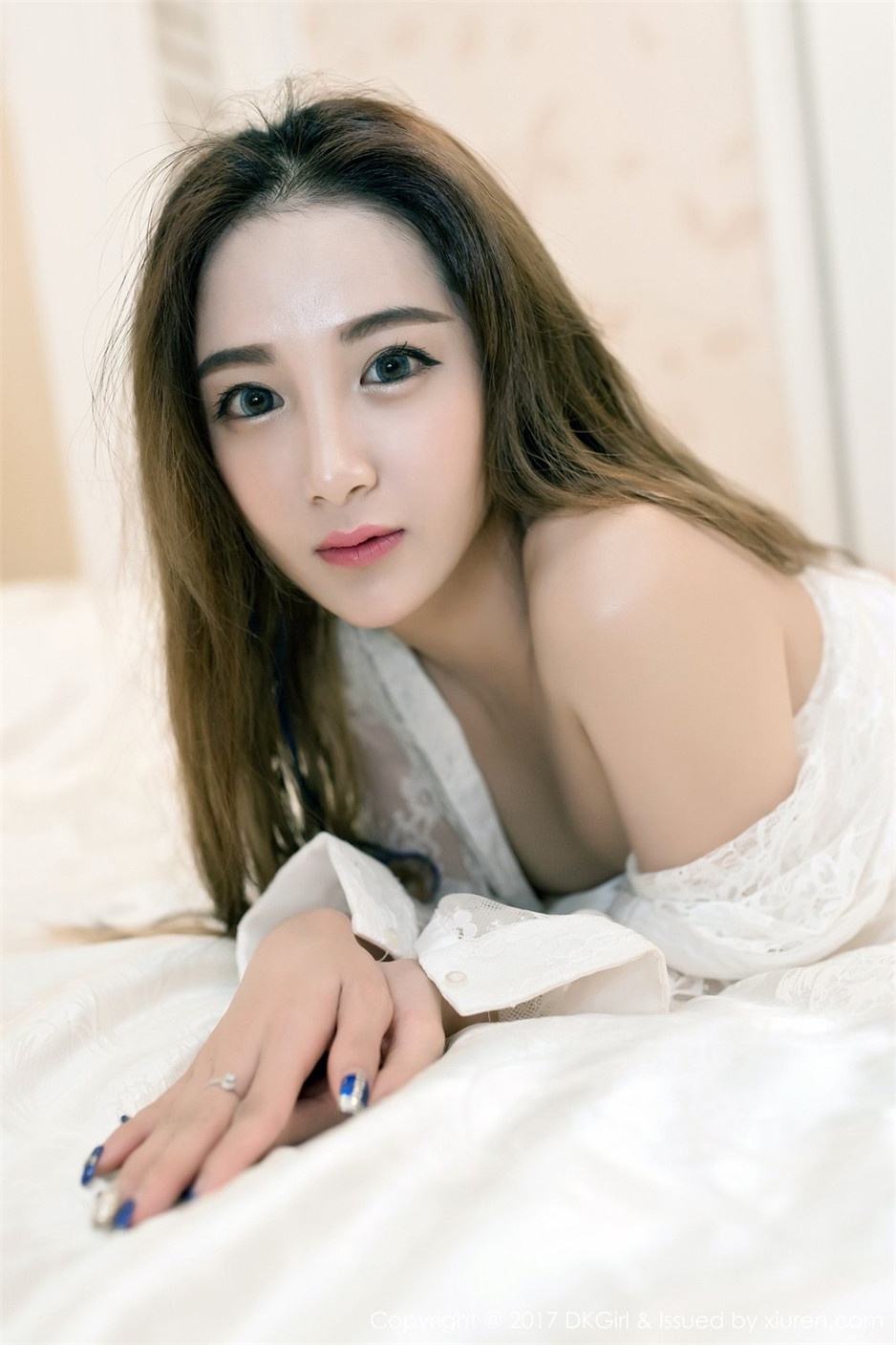 90后性感嫩模梁莹Sugar玩转私房诱惑