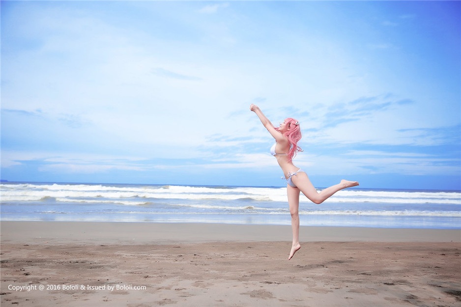 性感童颜美女七宝诱惑比基尼海边写真图片