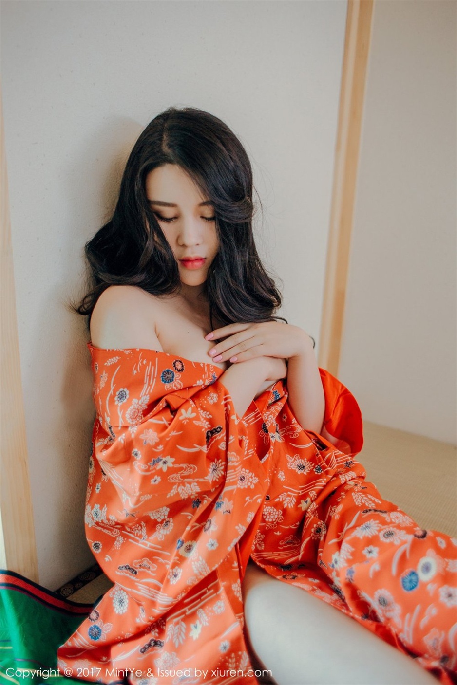 极品美女尤物SukkiQ可儿情趣睡衣写真