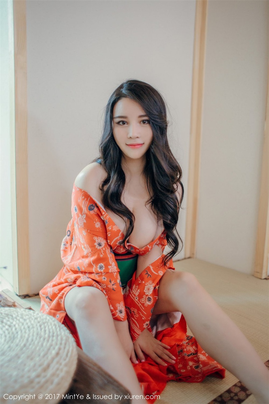 极品美女尤物SukkiQ可儿情趣睡衣写真