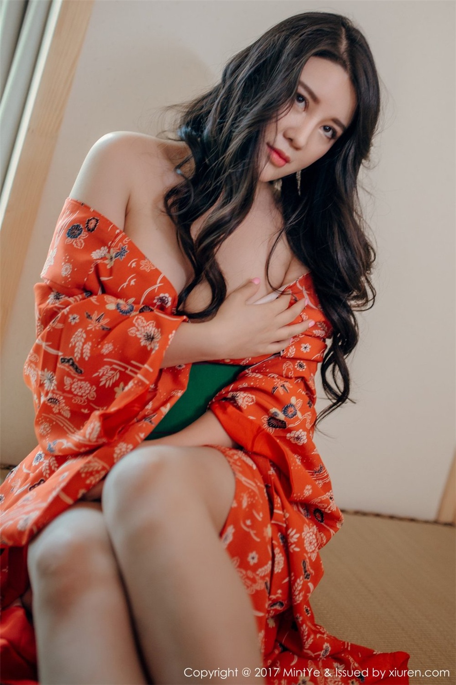 极品美女尤物SukkiQ可儿情趣睡衣写真