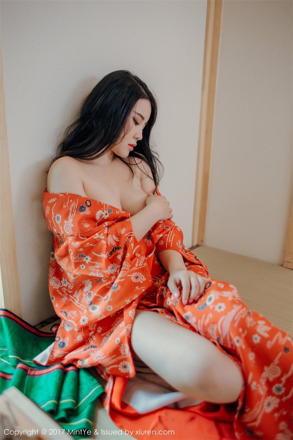 极品美女尤物SukkiQ可儿情趣睡衣写真