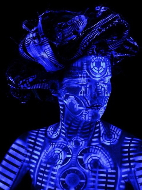 科技感十足的人体艺术彩绘图片