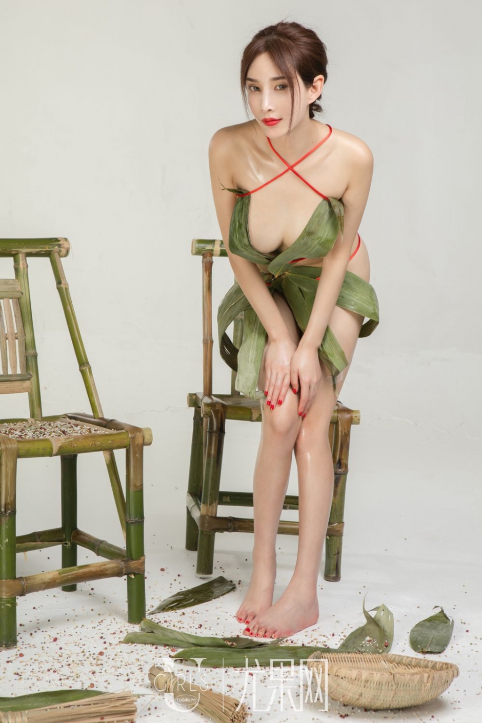 性感女神周妍希酥胸诱人写真