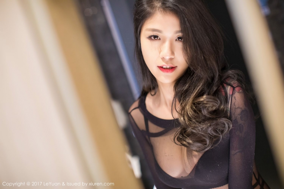 美女尤物酸酱兔浴室黑丝写真翘臀诱人