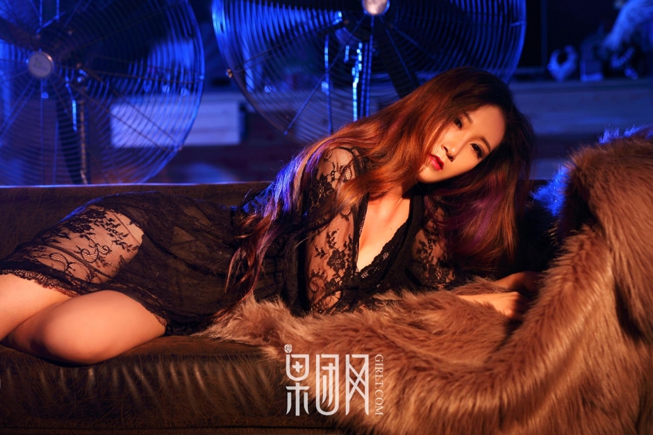 性感女神Miss琪护士服情趣写真火辣诱人