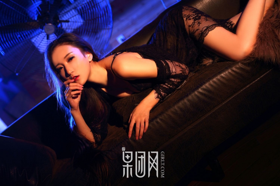 性感女神Miss琪护士服情趣写真火辣诱人