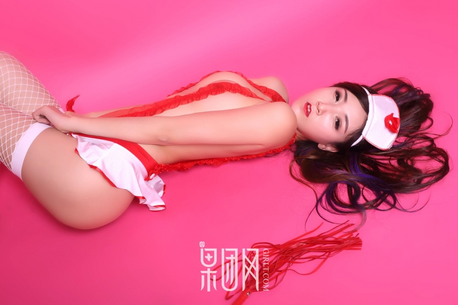 性感女神Miss琪护士服情趣写真火辣诱人